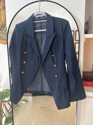 Chaqueta vaquera elástica botones dorados