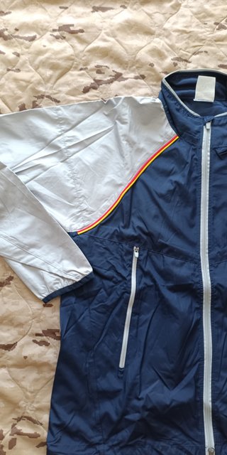 Traje M de deporte