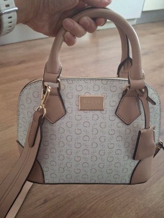 Bolso Guess beige y blanco