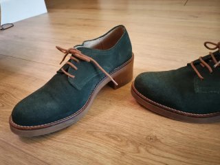 Zapatos de vestir verdes con cordones