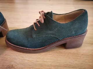 Zapatos de vestir verdes con cordones