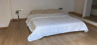 Cama doble de madera