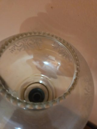 Lámpara antigua de madera y cristal