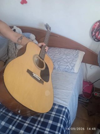 Guitarra Acústica Marrón y Beige