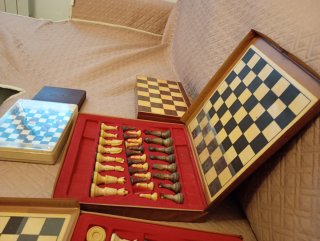 Scacchiera vintage con pezzi