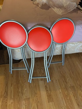 Banquetas rojas y plateadas (Set de 3)