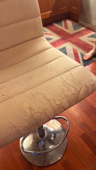 Taburete giratorio beige y plateado