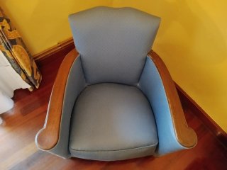 Butaca antigua Art Déco líneas curvas