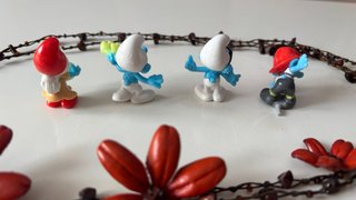 Lote 4 figuras de Pitufos