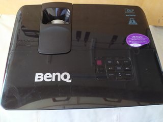 Proyector BenQ Negro y Blanco