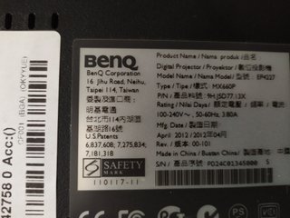 Proyector BenQ Negro y Blanco
