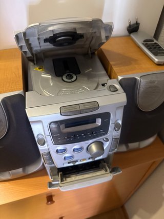 Cadena Radiotone CD Cassette Radio