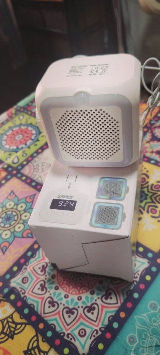 Radio con enchufe, sensor luz e iluminación