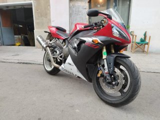 Yamaha R1 Sportbike Roja y Negra