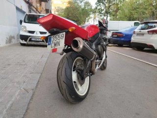 Yamaha R1 Sportbike Roja y Negra