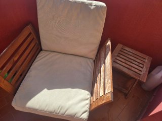 Sillón de terraza madera y tela beige