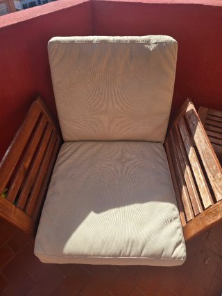 Sillón de terraza madera y tela beige