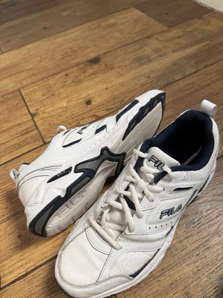 Lote 2 Zapatillas Deportivas Blancas Champion y Fi