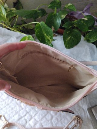 Bolso de fiesta rosa palo, con lazo y tachuelas