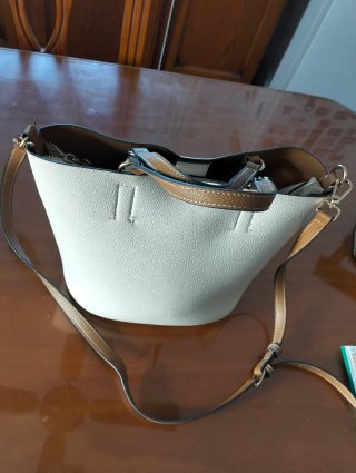 Bolso de mano y hombro beige
