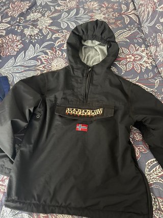 Chaqueta Napapijri Negra con Capucha