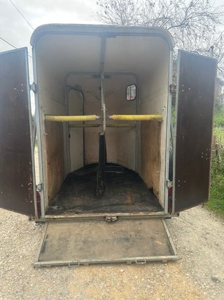 Remolque JB para 2 caballos