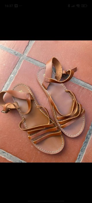 Sandalias niña Zara marrones