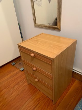 Mesita de noche de madera