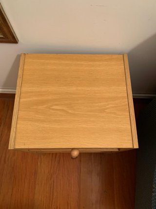 Mesita de noche de madera