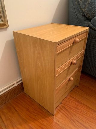 Mesita de noche de madera