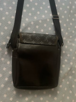 Bandolera LV poco usada, bien cuidada y comoda