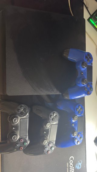 Ps4 Negra + 4 Mandos (Negro y Azul) NEGOCIABLE