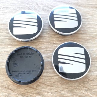 TAPABUJES SEAT 56mm NEGROS CON EMBLEMA PLATA