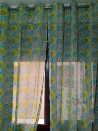 Cortinas y barra,Edredón Cama y cojines