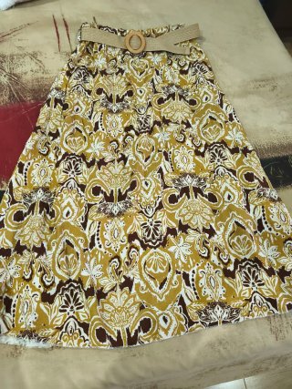 Falda larga estampada beige y marrón