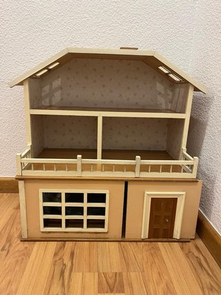Casa de muñecas de madera