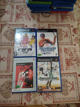 Lote 4 Giochi PlayStation 2: FIFA, Tiger Woods, Gran Turismo 3, Tennis - Pro Tournament 2
