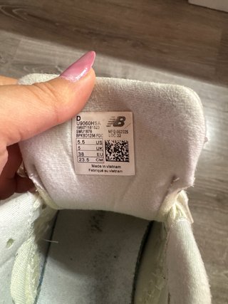 New Balance 9060 Gris y Blanco
