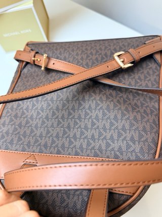 Mochila Michael Kors Marrón y Dorada