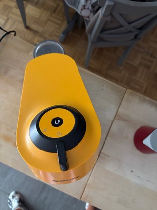 Macchina da caffè Nespresso Vertuo Gialla