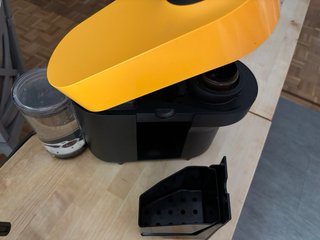 Macchina da caffè Nespresso Vertuo Gialla