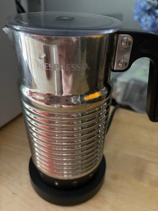 Macchina da caffè Nespresso Vertuo Gialla