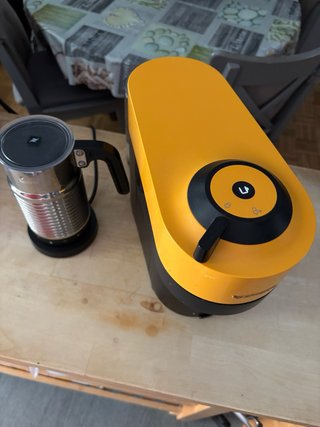 Macchina da caffè Nespresso Vertuo Gialla