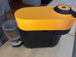 Macchina da caffè Nespresso Vertuo Gialla