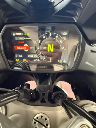 Ducati Multistrada V2s Verde y Negra