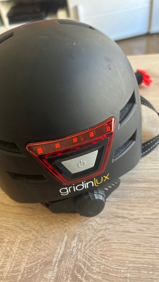 Casco Negro Patinete/Bici con Luz Trasera
