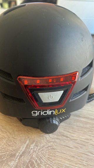 Casco Negro Patinete/Bici con Luz Trasera