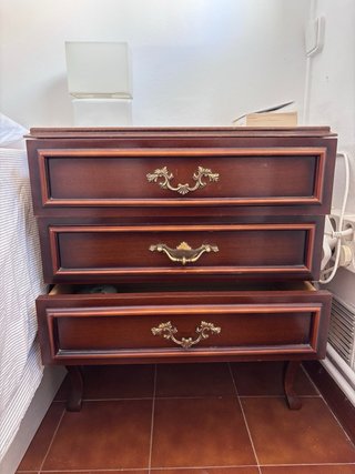 Mesita de noche de madera