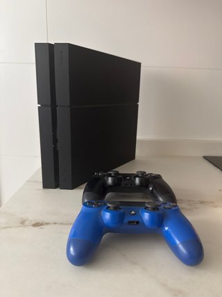 Console PS4 + 2 Controller