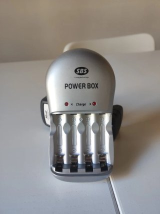 Cargador Pilas AA/AAA SBS